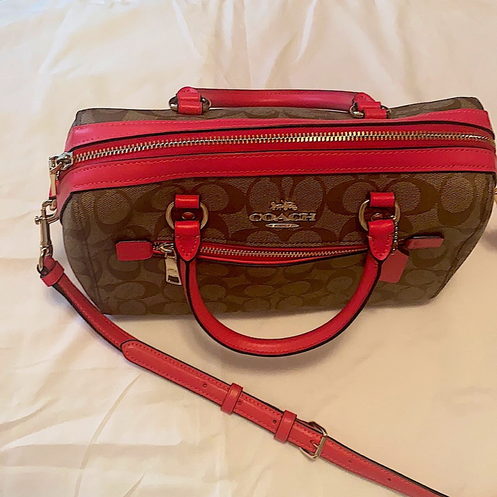 Coach purse shoulder could be worn as a cross body, handbag great condition